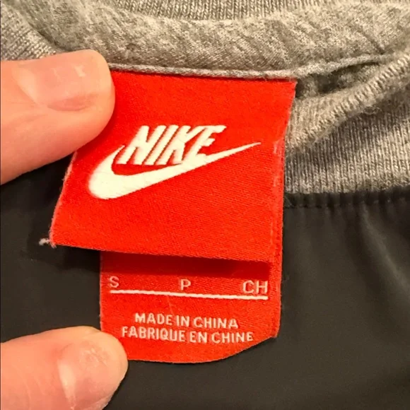 Nike women’s Black and Gray Short Sleeve Tee - Picture 2 of 6